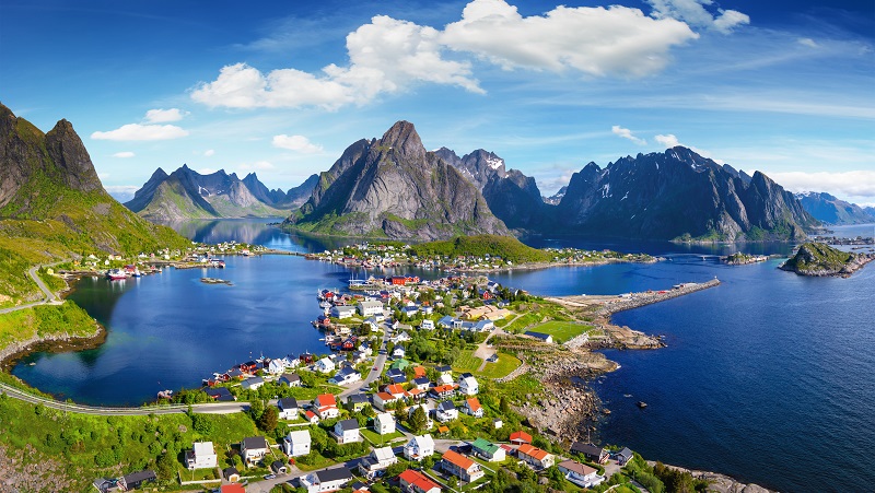 Bland höga berg och charmiga fiskebyar